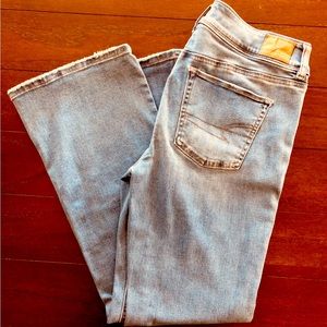 AE Ne(x)t Level Low-Rise Kick Bootcut Jean Size 8 Xtra Short/ Classic Med Denim